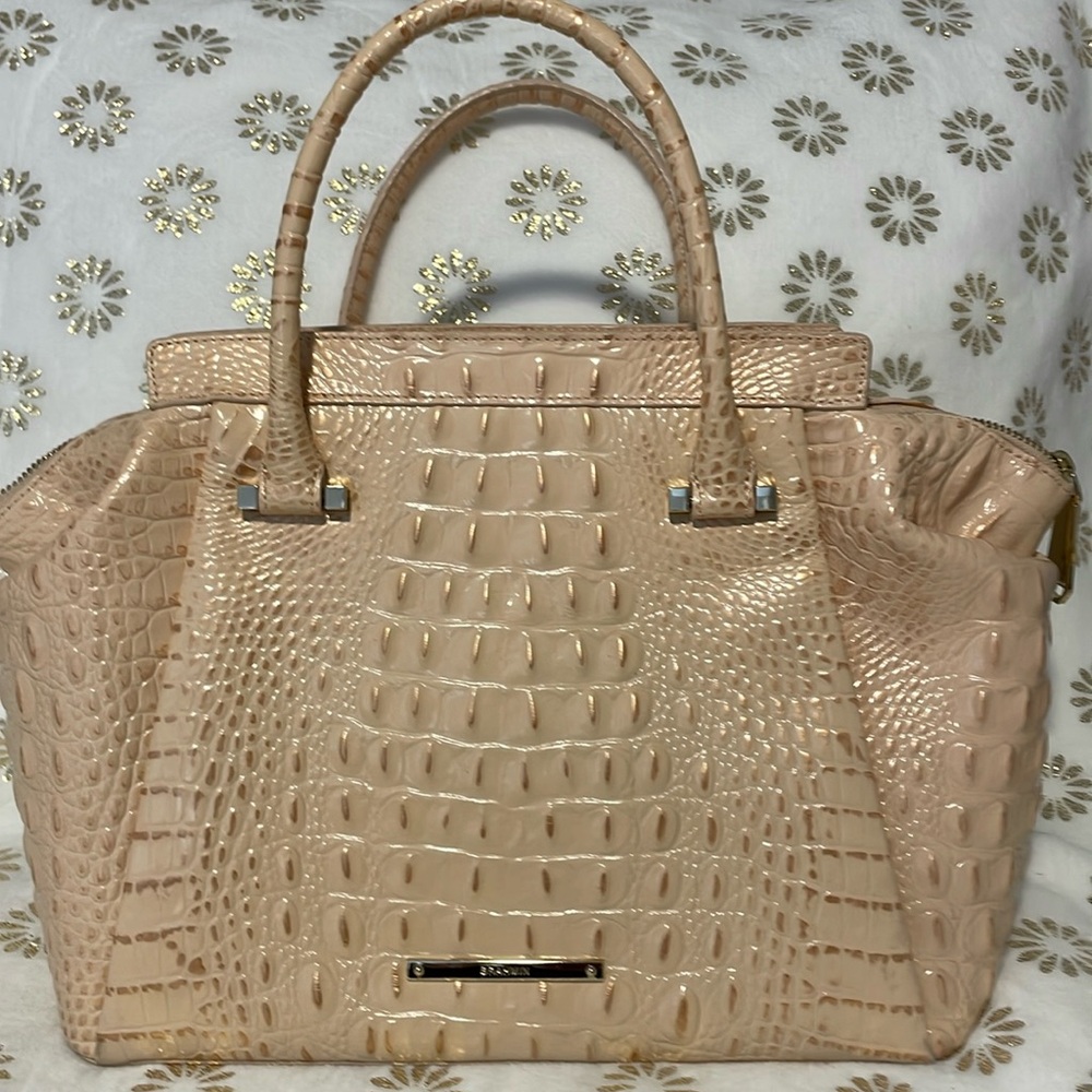 Brahmin bag-Melbourne. Xlnt as new. No strap. The color is Apricot.